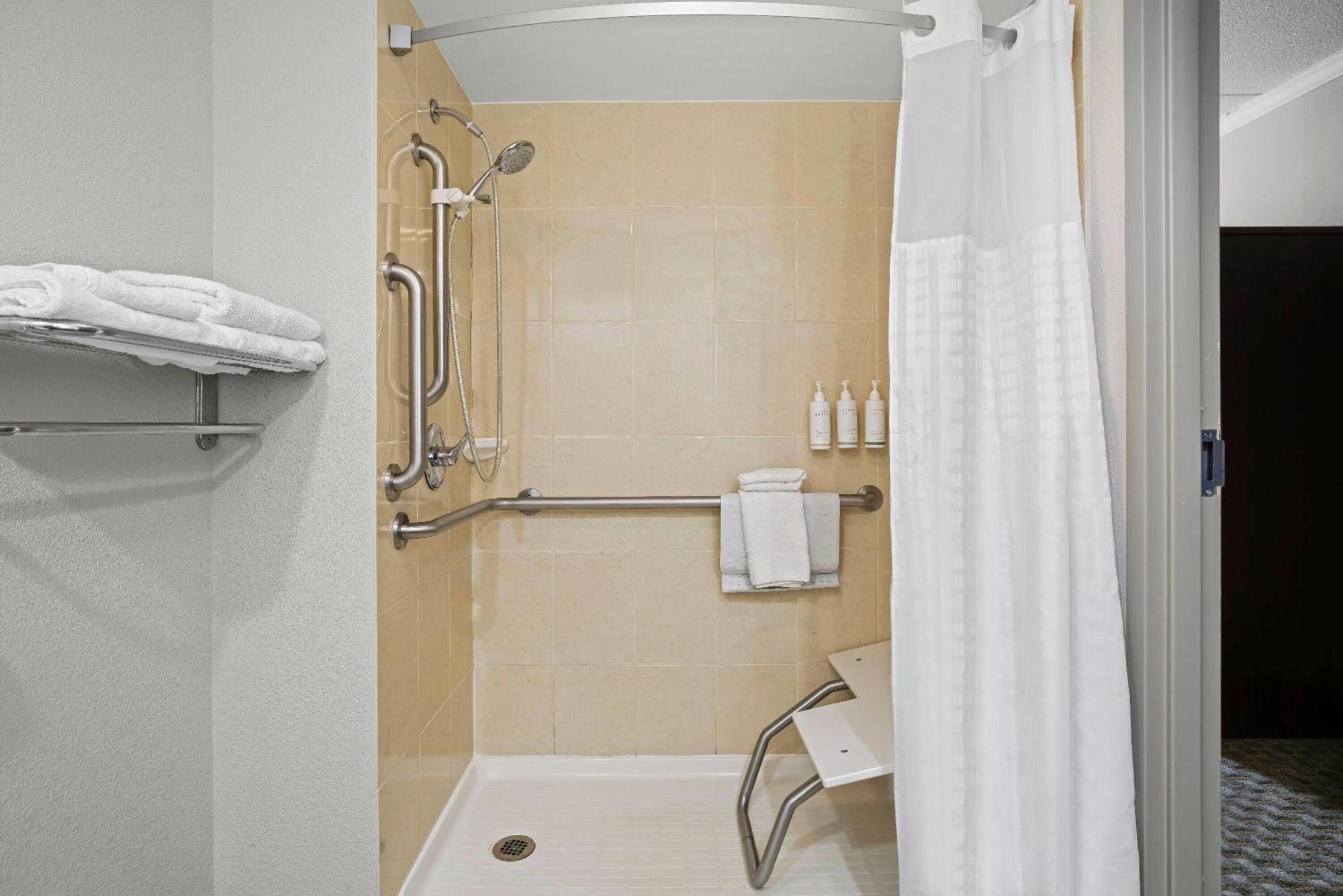 King Room with Roll-In Shower - Mobility/Hearing Accessible - Non-Smoking,1704918353:JPEG