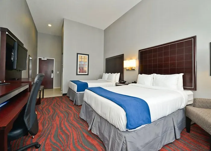 Casino hotel: Holiday Inn Express & Suites Utica By Ihg